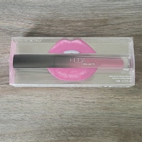 HUDA BEAUTY Demi Matte Cream Liquid Lipstick in Catwalk Killa - Picture 5 of 5